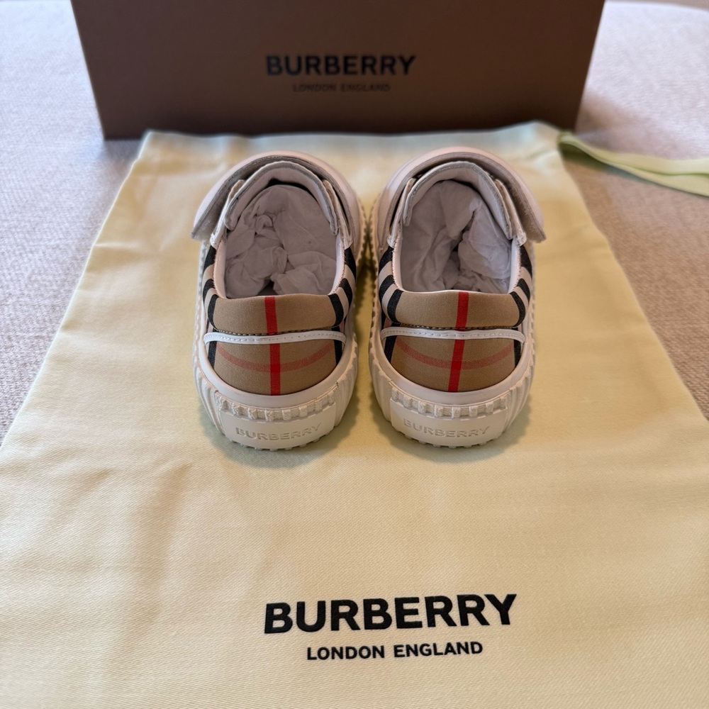 Burberry Kids Shoes Size EUR 26 - Picture 3 of 9